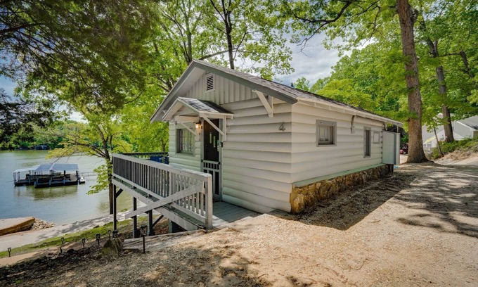 Lake Ozark Cabina | Lake shore fishing cabin #3, Ramp, Boat slip/Dock, great fishing