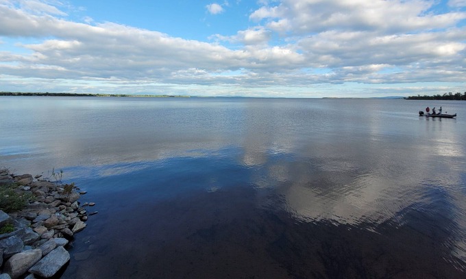Plattsburgh Casa | Lake-side whole house
