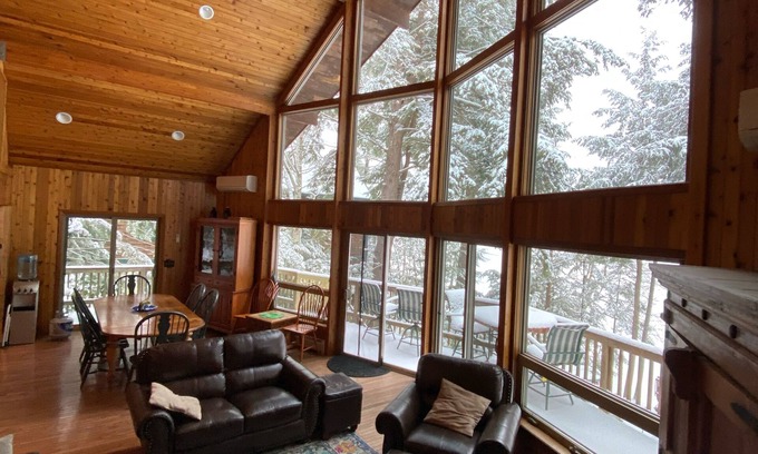 Sunapee Casa | Alquiler de lago / esquí: un hogar para todas las estaciones Sunapee Waterfront Cedar Home