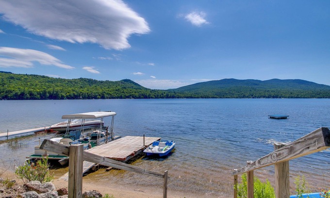 Rumney Cabina | ¡NUEVO! Lake Stinson Cottage w / Sunroom y muelle compartido!