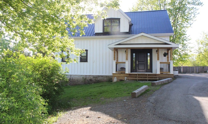 Prince Edward Casa | Lake Street Carriage House