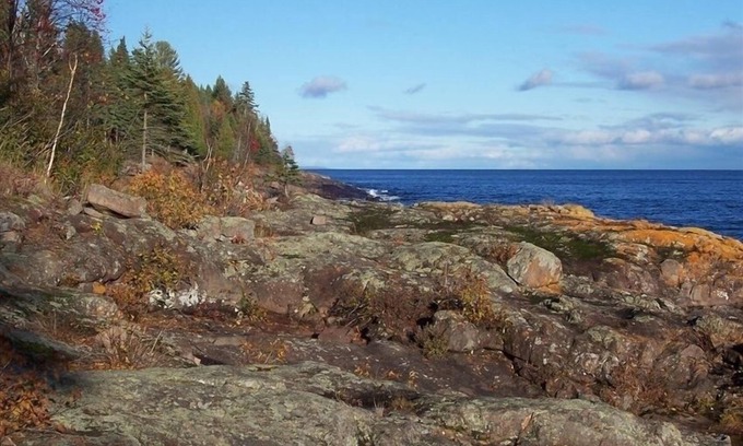 Lutsen Cabina | Lake Superior Cabin W / Private, Walkable Solid Rock Shoreline