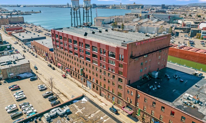 St. Louis County Apartamento | Lake Superior Loft - Sleeps 10, Heart of Canal Park, Lake Superior View