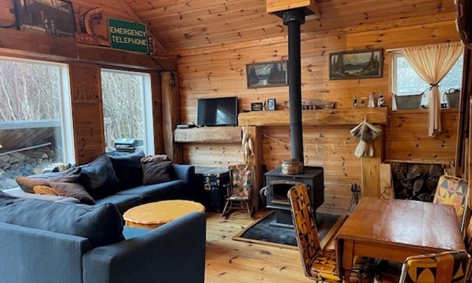 Algoma District Cabaña | Lake Superior Waterfront Cottage ! 2BD + Loft
