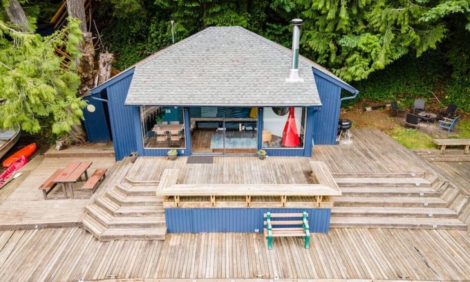 Port Angeles Casa | Lake Sutherland Waterfront Cabin w/ Expansive Dock