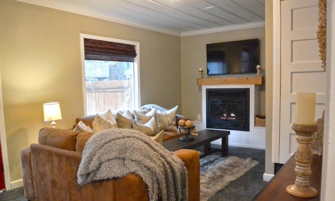 Sierra Tract Cabaña | ~ Lake Tahoe Cottage by-Heavenly-ski-Resort ~