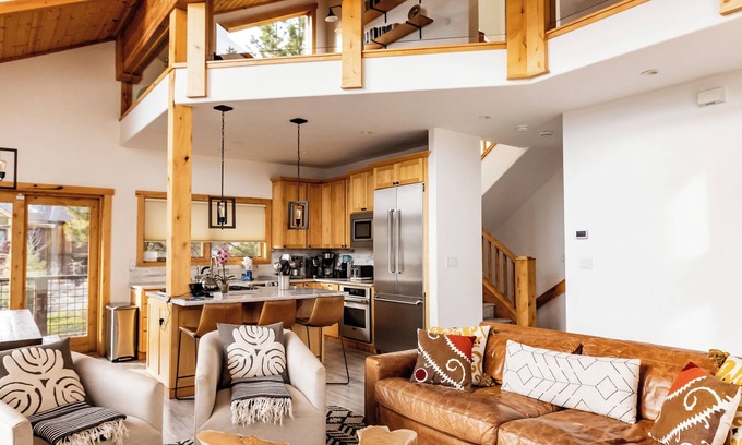 Tahoe Vista Casa | Lake Tahoe - Lake View and Pet Friendly!