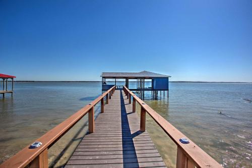 Quinlan Casa | Lake Tawakoni Access Home with Game Room!