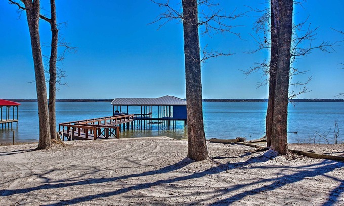 Quinlan Cabaña | Lake Tawakoni Access: Home w/ Game Room!