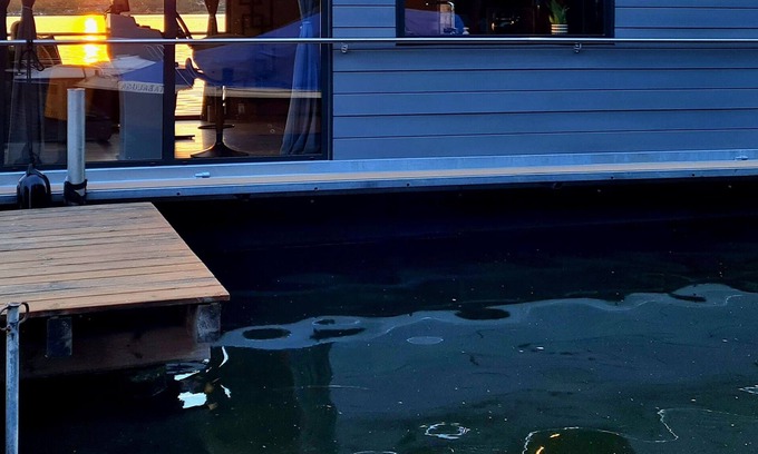 Goyatz Alquiler De Eote | Lake time in a houseboat with fireplace & sauna on Lake Schwielochsee