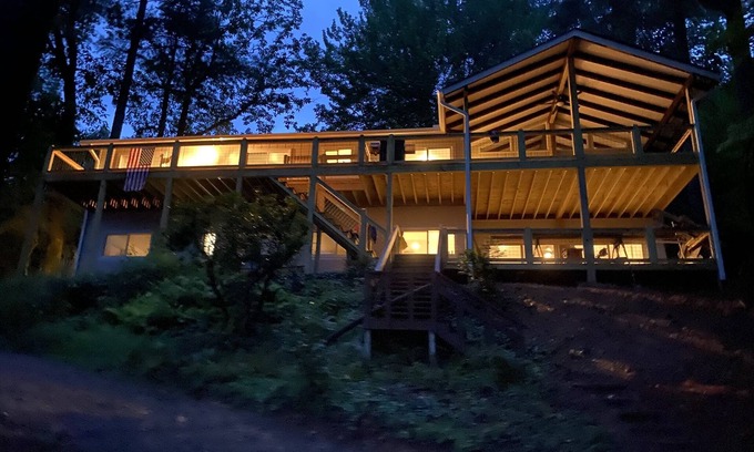 Lake Toxaway Casa | Lake Toxaway Lakefront Views, Dock & Fire Pit