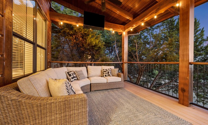 Leander Cabina | Lake Travis Hill Country Hollows Resort Cabin