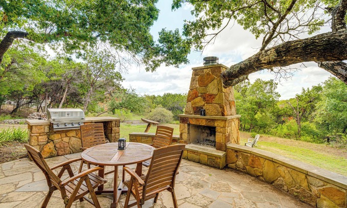Leander Casa | Lake Travis Home Near Marina w/ Spectacular Views!