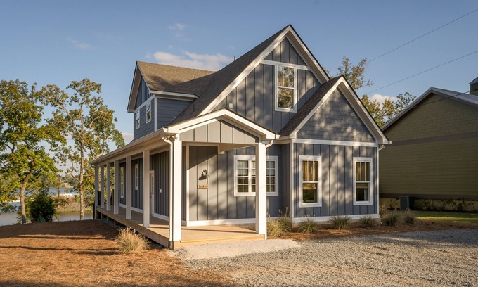Samantha Cabaña | Lake Tuscaloosa Getaway! Perfect for Football Weekends!