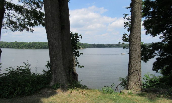 Belleville Casa | Lakefront home on 1.6 acres