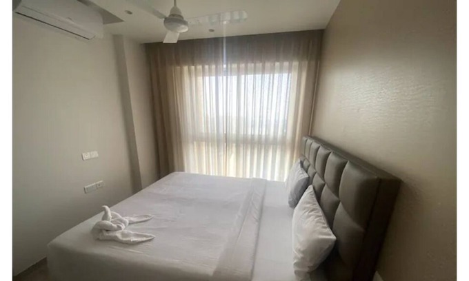 Hiranandani Gardens Apartamento | Lake View 1-bedroom @ Hiranandani Powai- Maxxvalue
