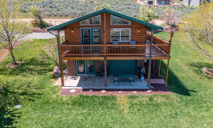 Sweetwater Cabina | Lake View, AC, EV 240V Charger, Yard, Ideal Beach Pass