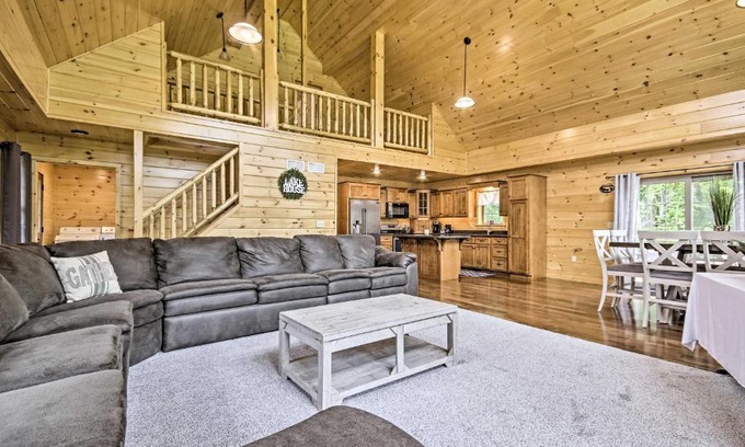 Wrightsville Casa | Lake View and Hot Tub Wrightsville Cabin!