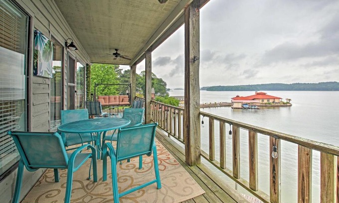 Hot Springs Apartamento | Lake-View Balcony Hot Springs Penthouse!