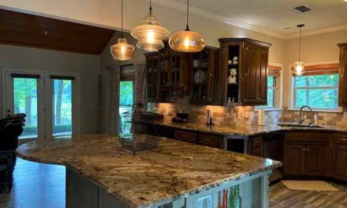 Texarkana Casa | Lake View Cabin