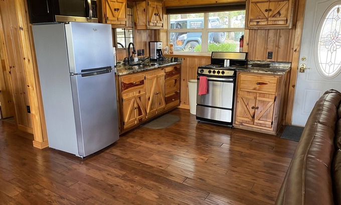 Pettit Cabina | Lake View Cabin, weekend GETAWAY at Tenkiller Lake