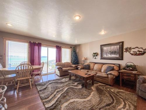 Harbor Village Casa | Lake View Condo 874 1