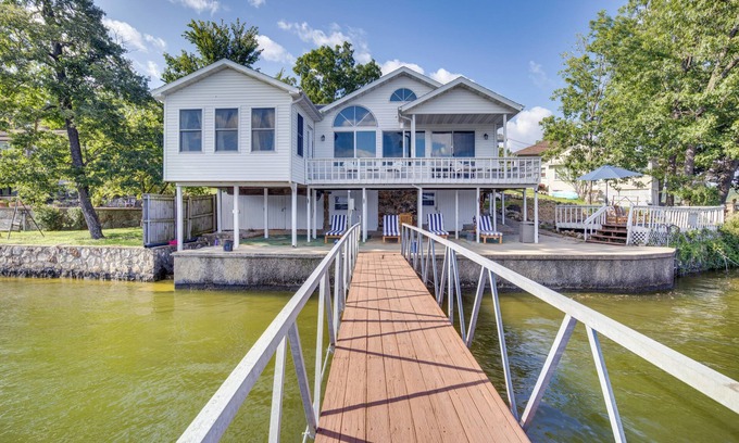 Gravois Mills Casa | Lake View Cottage: Lake Ozarks Getaway