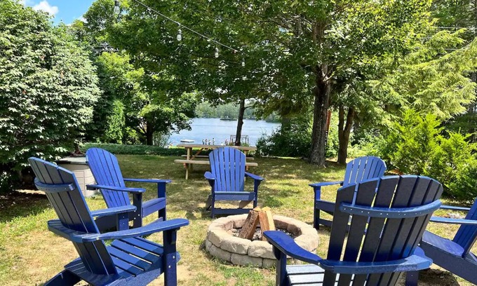 East Wakefield Cabaña | Lake View Cottage w/ Fenced Yard