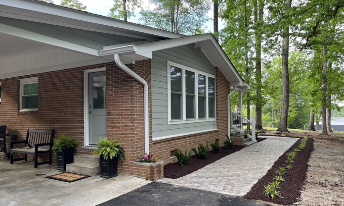 Clarksville Casa | LAKE VIEW! FISHERMANS DREAM! CLOSE TO BLUESTONE BOAT LANDING!