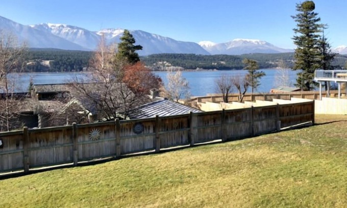 East Kootenay Casa | Casa con vista al lago con muelle - A pasos de la playa de Windermere