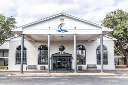 Granbury Hotel | Lake View Inn