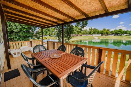 Terme Catez Apartamento | Lake View Mobile Homes with Thermal Riviera Tickets in Terme Čatež