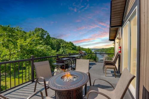 Osage Beach Casa | Lake-View Osage Beach Resort Home with Game Room!