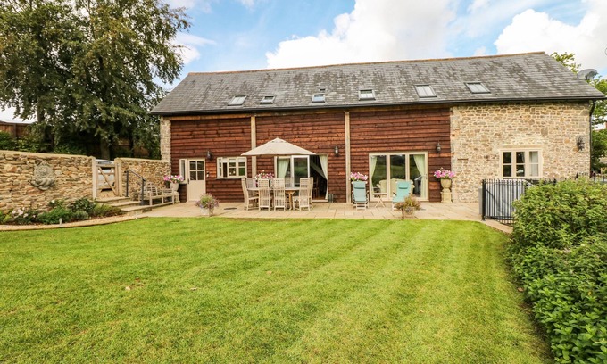 Worlington Casa | LAKE VIEW, pet friendly, luxury holiday cottage in Lapford