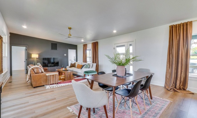 Eagle Rock Casa | Lake-View Retreat w/ Grill in Eagle Rock!