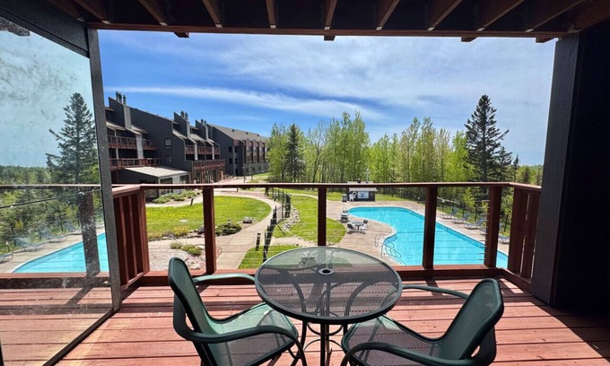 Lutsen Casa | Lake View Ski-in/out Lutsen Mtn Pets Welcome