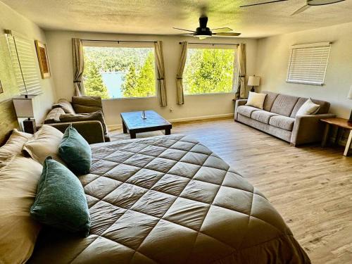 Wishon Apartamento | Lake View Suite for 2-Hot Tub-Dog Friendly