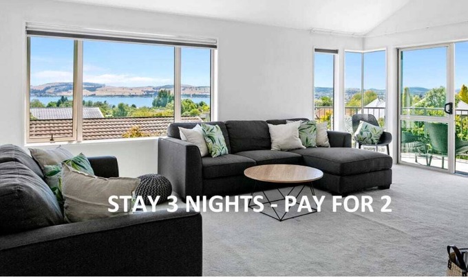 Richmond Heights Casa | Lake Views! 5min Drive to Town *No Service Fee*
