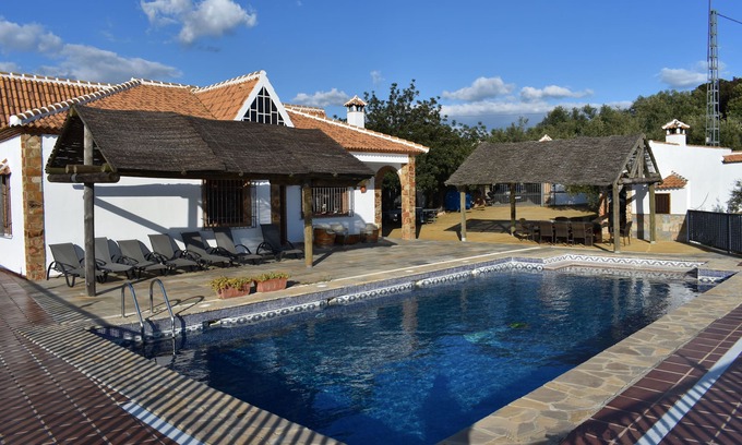 Iznajar Villa | Lake Villa House es una muy hermosa villa frente al lago de Iznájar