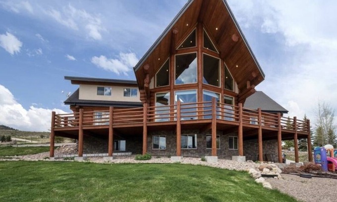 Fish Haven Cabina | Lake Vista Lodge hot tub, 6,500+ sq ft, sleeps 30+!!