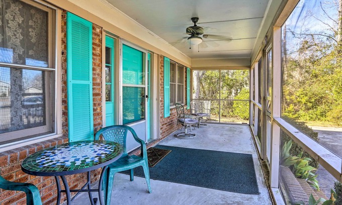 Lake Waccamaw Casa | Casa con patio cercado y muelle compartido en el lago Waccamaw