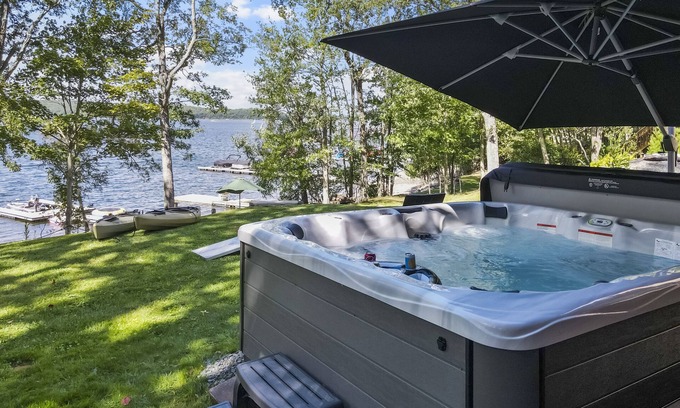 Tafton Casa | Lake Wallenpaupack Lakefront - 3 bed 2 bath Stunning Views with Hot Tub