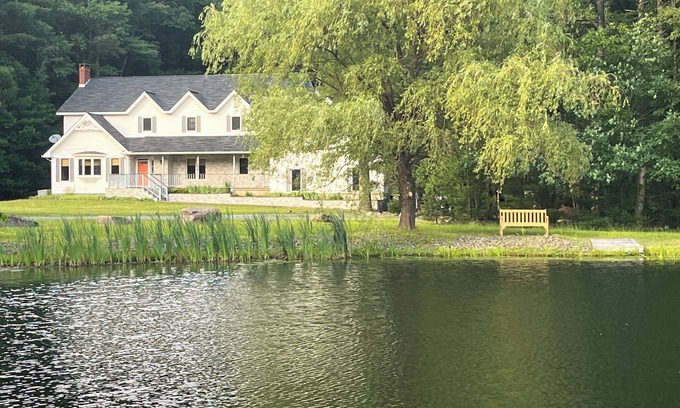 Lakeville Casa | Lake Wallenpaupack, PA 4 Bedroom 4 Bath with ponds and fishing