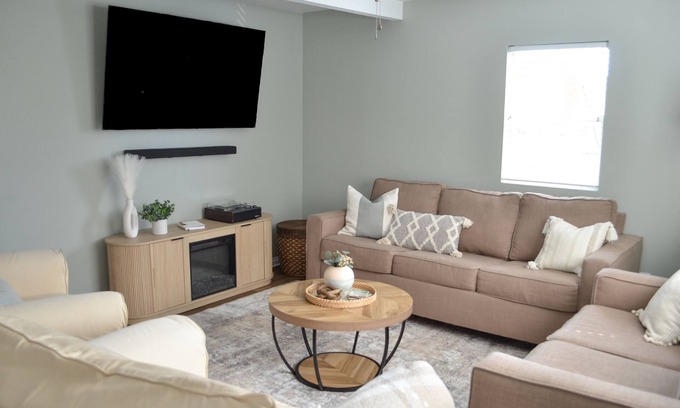 Syracuse Casa | Lake Wawasee FROG House, Surround Sound & Bikes