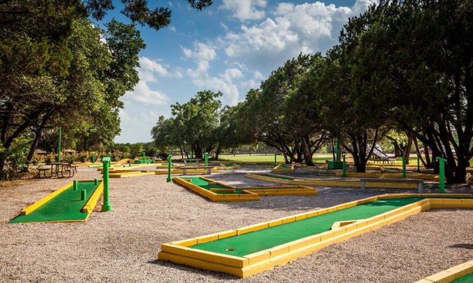 Lake Whitney Complejo | Lake Whitney Camping Resort Ramp Cabin 4