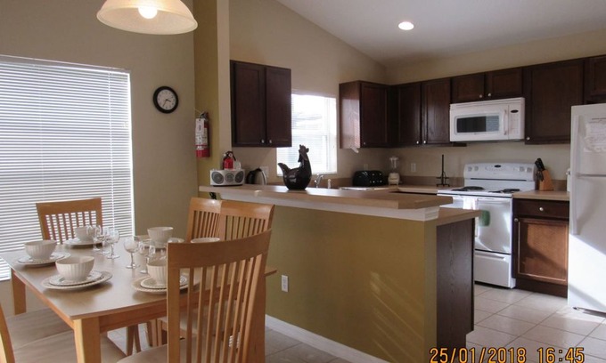 Lake Wilson Preserve Casa | Lake Wilson Preserve 4/2 Pool Home property, fully furnished, with full kitchen, and all linens and