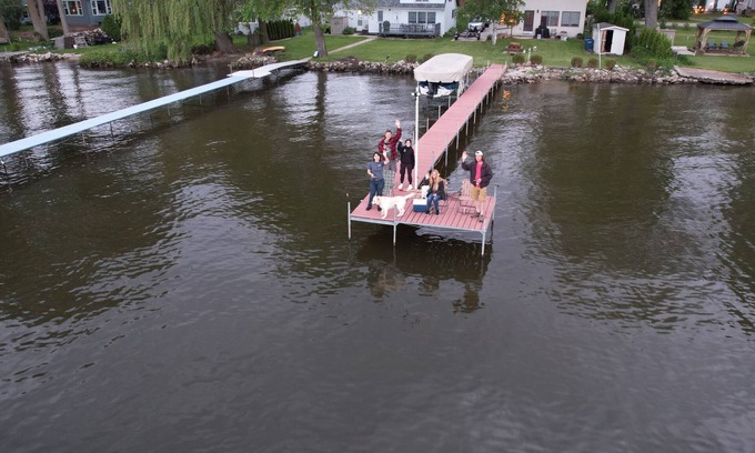 Black Wolf Casa | Lake Winnebago Water Front! Fishing! Boating! Quiet Bay! EAA!