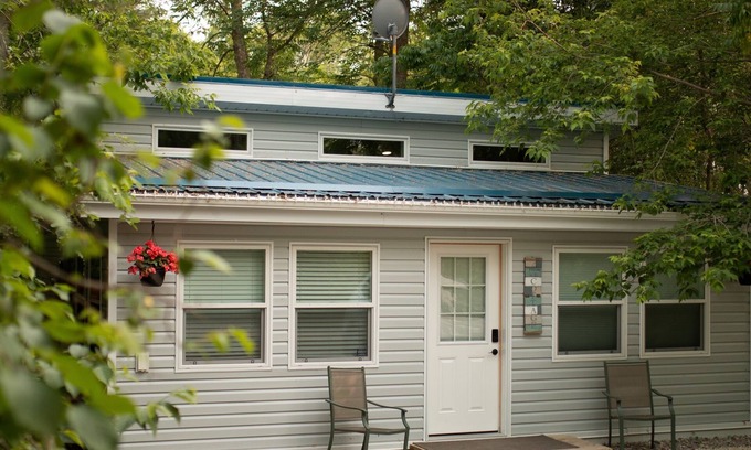 Grand Marais Cabaña | Lake Winnipeg All Season Cozy Cottage with Outdoor Cedar Sauna