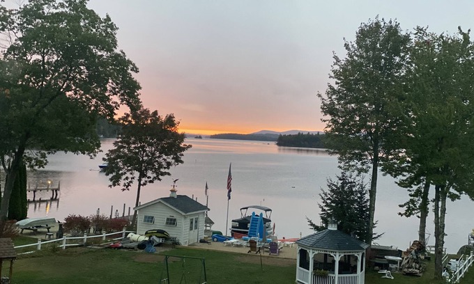 Moultonborough Casa | LAKE WINNIPESAUKEE ALQUILER DE CASA DE INVITADOS FRENTE AL MAR CON PLAYA Y MUELLE