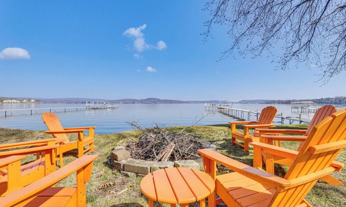 Lodi Casa | Lake Wisconsin Retreat w/ Dock: Great for Groups!